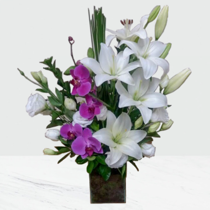 ARRANJO COM ORQUIDEAS E LIRIOS A 313